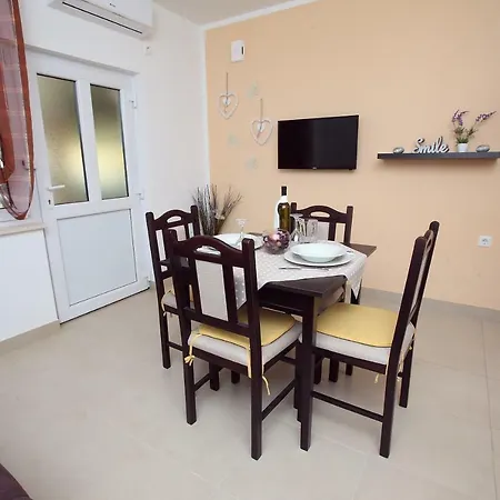 Διαμέρισμα Luka *